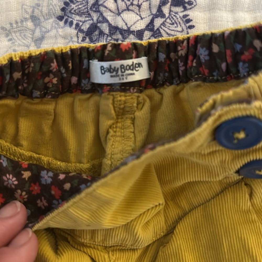 Baby Boden Yellow Kids Corduroy Shorts size 2-3 Y - Picture 3 of 4